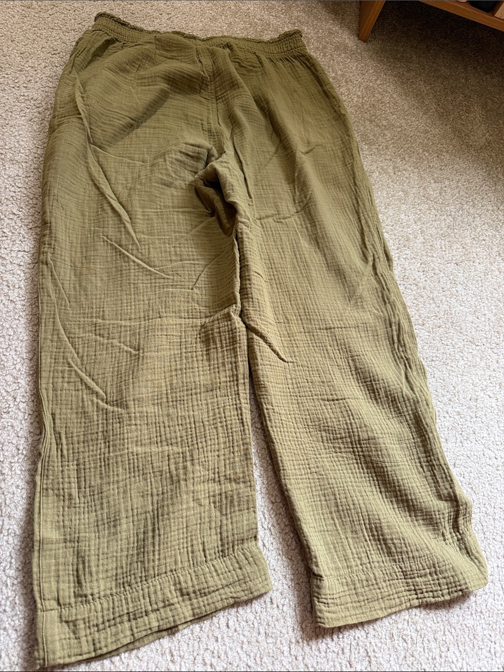 H&M Olive Green Women’s Relaxed Gauze Cotton Pants - Picture 3 of 4